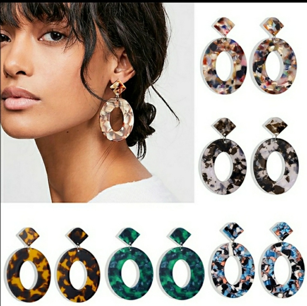 NEW! ACRYLIC DANGLING EARRINGS